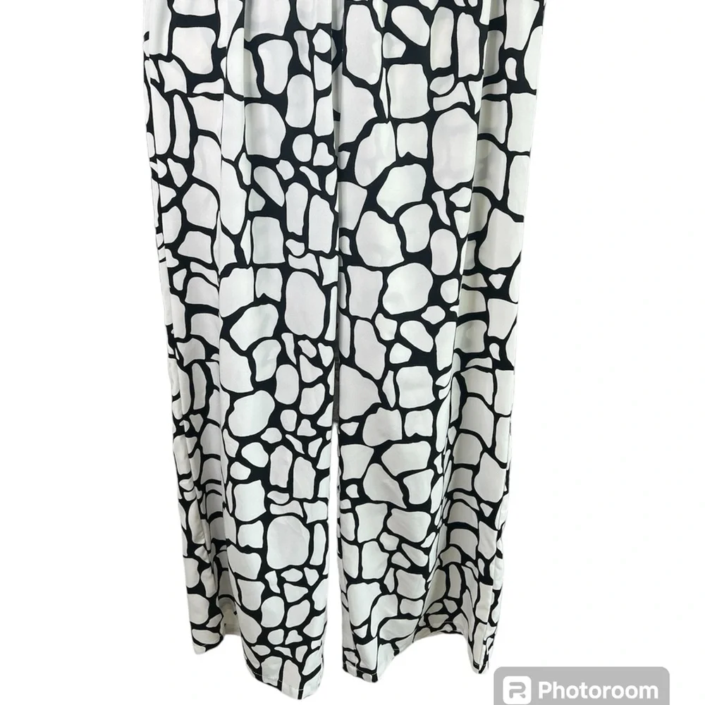 Women pants suits Allover print halter elegant Set.Sleeveless size Medium.